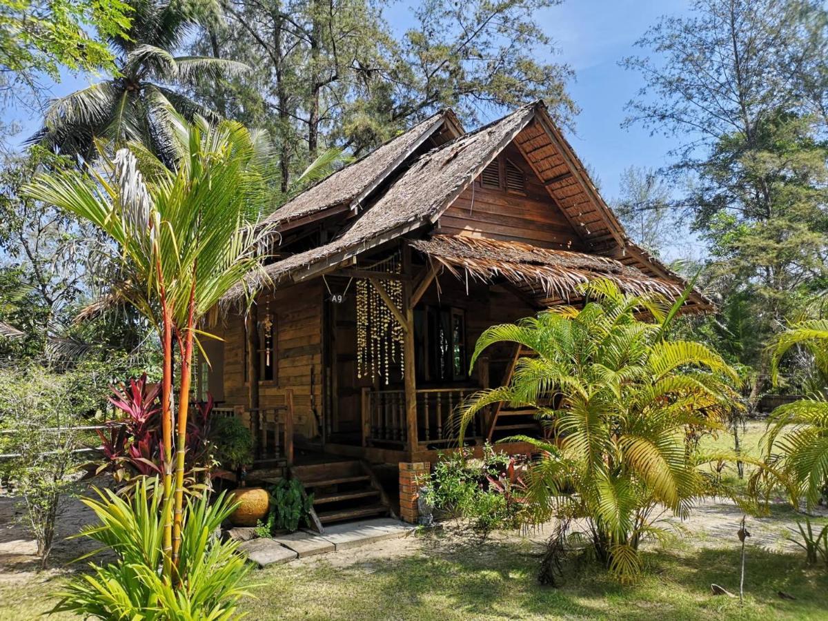 หาปลา บีช คอทเทจ Hotel Koh Kho Khao Island ภายนอก รูปภาพ