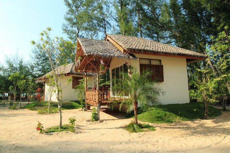 หาปลา บีช คอทเทจ Hotel Koh Kho Khao Island ภายนอก รูปภาพ